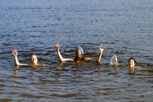 From left to right: Inge, Judith and “the crazy Spanish” swimming in the river Berelech (Photo: J. Limpens, August 2013).