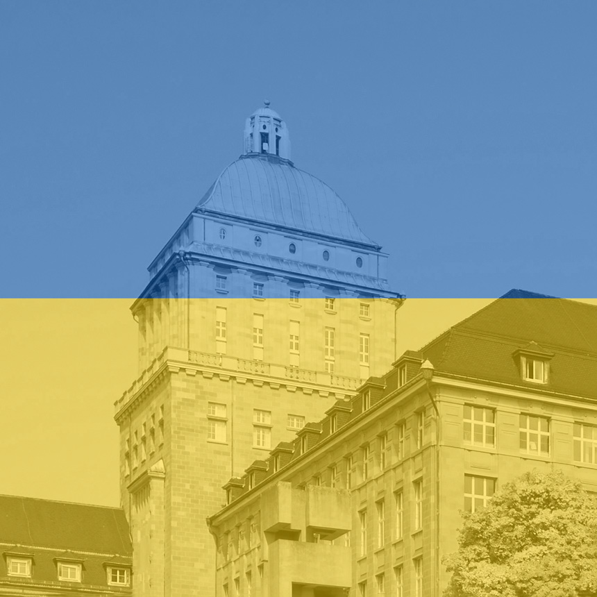 Ukrainische Flagge über der Universität Zürich