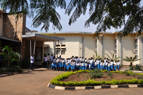 School children waiting at Uganda Museum