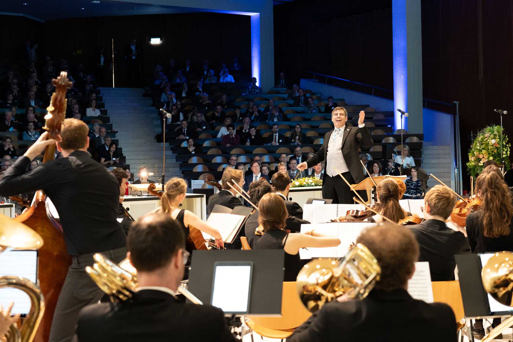 Das akademische Orchester Zürich begeisterte das am Campus Irchel anwesende Publikum.