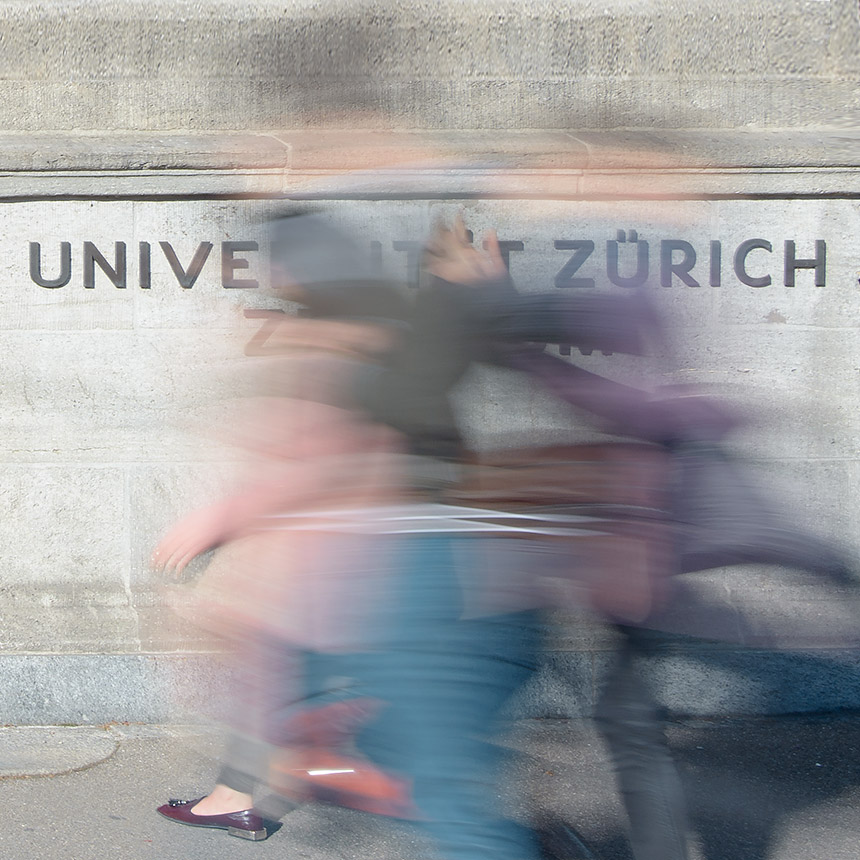 People in UZH's main building