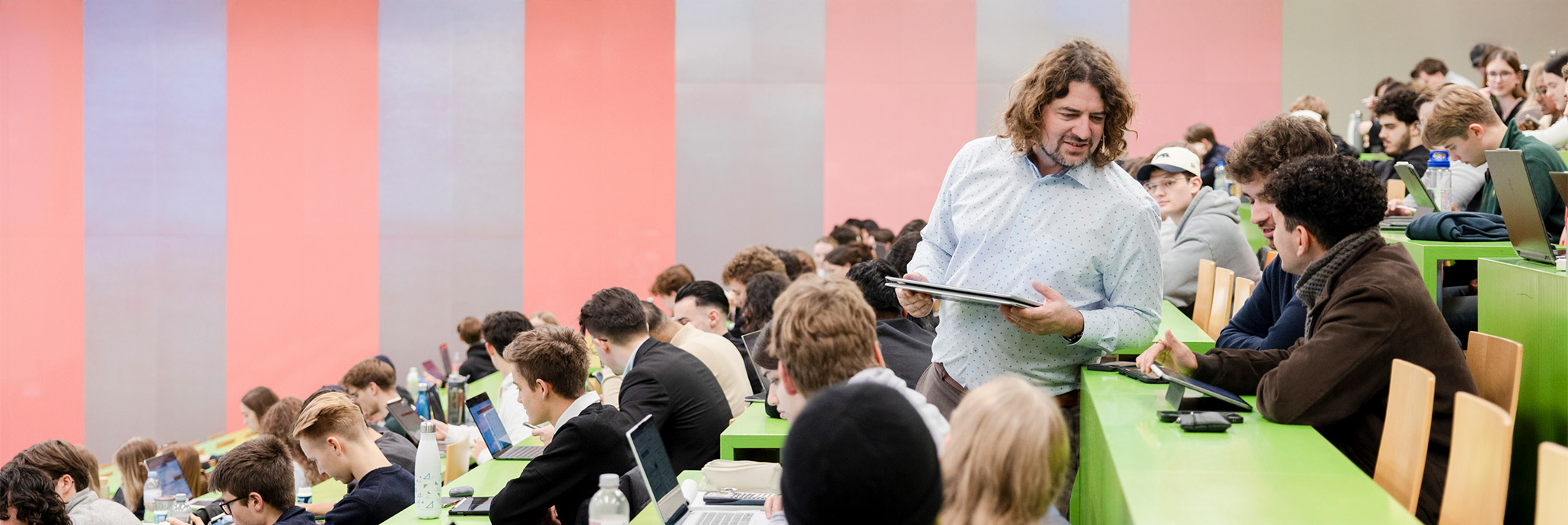 Lehrpreisträger Benjamin Wilding im Dialog mit Studierenden