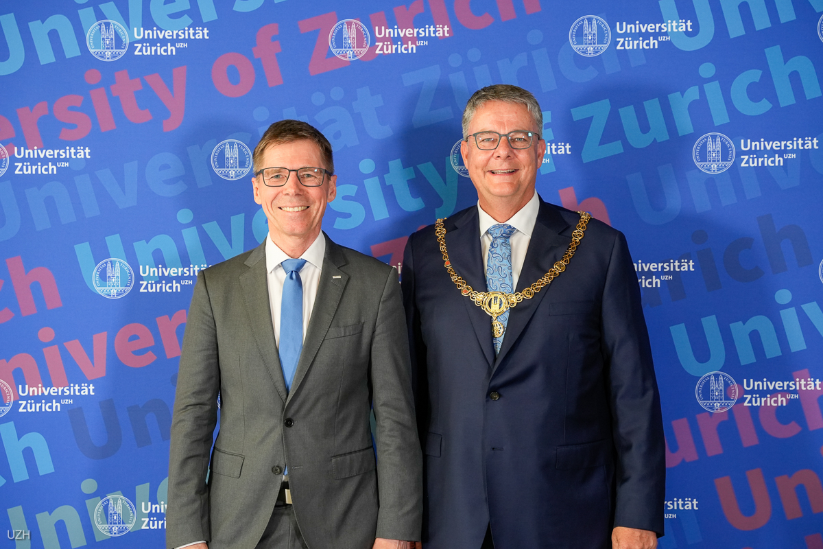 Joël Mesot, Präsident der ETH Zürich, und Michael Schaepman am Dies academicus der UZH 2026 (Bild: UZH Campuskultur)