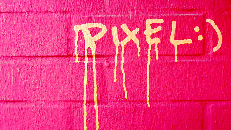 Graffiti "Pixel :)" auf Mauer