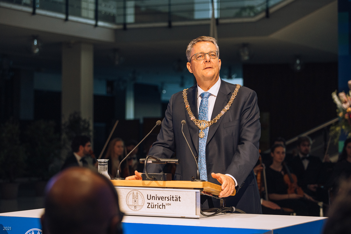 Michael Schaepman spricht am Dies academicus der UZH 2026 (Bild: Andrin Owassapian)