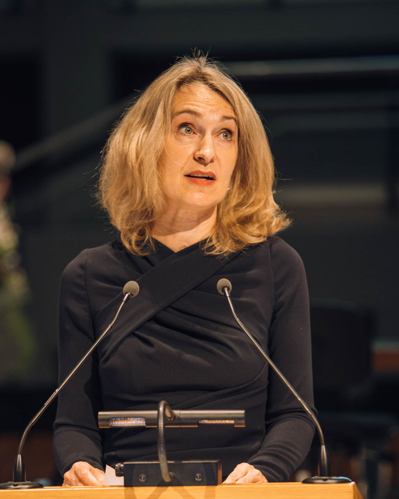 Prorektorin Prof. Dr. Elisabeth Stark bei der Verkündung der Jahrespreise 2026.