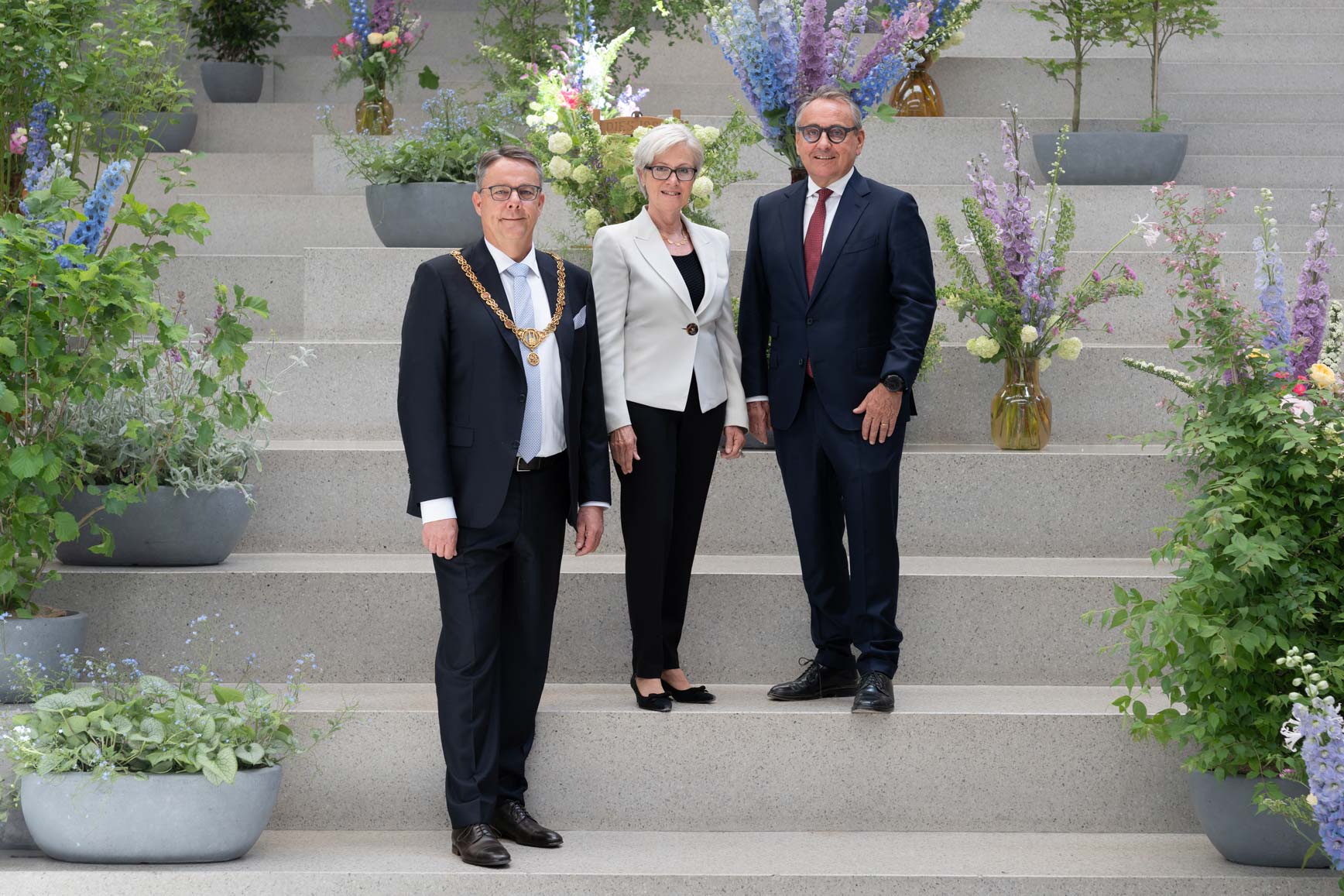 Rektor Michael Schaepman mit Dr. Eveline Saupper und Dr. Christian Wenger, welche beide mit der Ehrensenatswürde geehrt wurden.