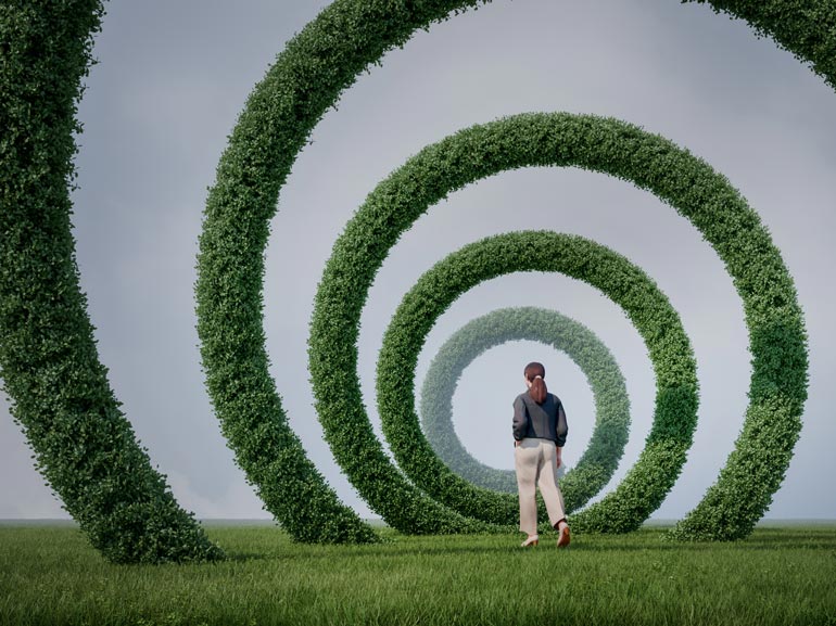 Computergenerierte Grafik einer weiblichen Person in einer surrealen Landschaft
