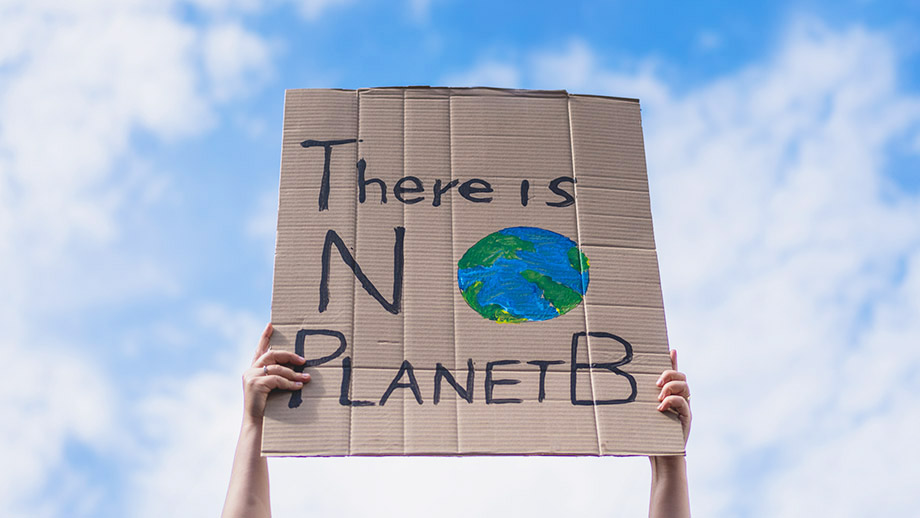 Schild "There is no Planet B"